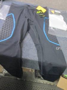 lot 28 image: 2 pr GA Medium Workout Compression ...