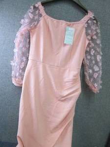 lot 32 image: Size Small Ladies Dress...