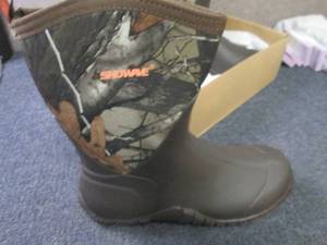 lot 41 image: Kids Size 7 Showave Boots...