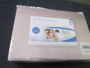 lot 42 image: 4 pc Queen Bamboo Sheet Set...