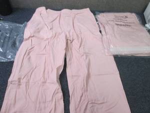 lot 88 image: 3- Size 150 Girls Jogger Pants...