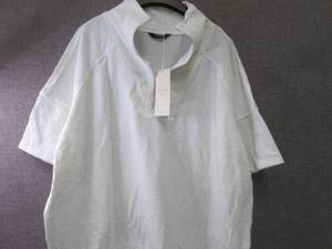 lot 102 image: 2XL Quarter Zip Ladies Top...