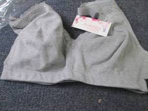 lot 112 image: 36C Bra...