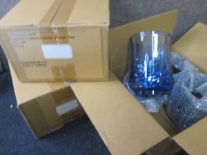 lot 165 image: 12- 15 oz Plastic Tumblers...