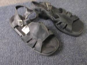 lot 174 image: Size 2 Sandals...