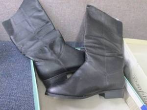 lot 187 image: Fanfares Ladies Leather Black Esthe...