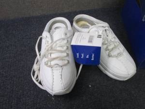 lot 190 image: Ladies Size 8W Dr Scholls Shoes...