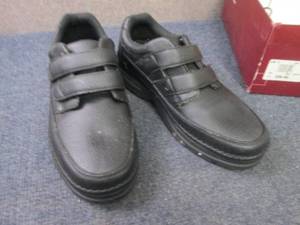lot 192 image: Hunters Bay Mens 8.5 Shoes...