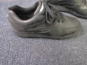 lot 197 image: Ladies Size 7M Hush puppies Walking...