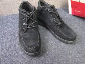 lot 202 image: Ladies Size 6 Faded Glory Boots...