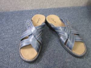 lot 206 image: Ladies Size 6M Clarks Slides...