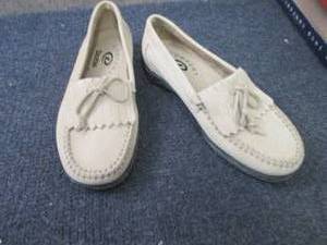 lot 208 image: Ladies 6.5M Dexter Sport Mocs...