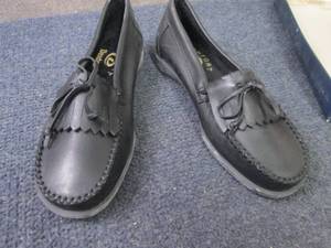lot 210 image: Ladies 7.5M Dexter Sport Mocs...
