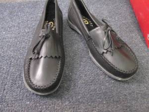 lot 211 image: Ladies 8M Dexter Sport Mocs...