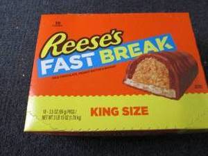 lot 329 image: 18-3.5 oz Reeses Fast Break King S...