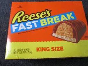 lot 331 image: 18-3.5 oz Reeses Fast Break King S...