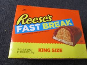 lot 333 image: 18-3.5 oz Reeses Fast Break King S...