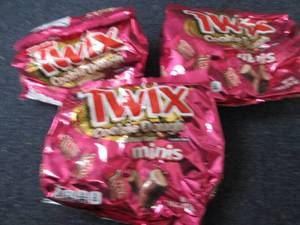 lot 363 image: 3- 7.7 oz Twix Cookie Dough Minis...