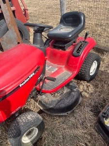 lot 3 image: Poulan Pro XT 42 Deck 