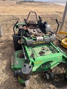 lot 5 image: JD 757 Zeroturn Was In Fire