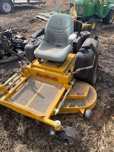 lot 8 image: Hustler Fastrak   honda Engine  on weak hydro  but was running