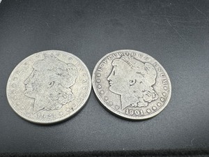 lot 26 image: Two Bullion Grade Morgans