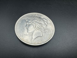 lot 32 image: 1922 XF Peace Dollar