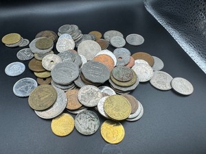 lot 44 image: 1 LB Foreign Coinage, Broad Range of Dates and Nationalities - Approximately 100 Coins