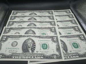 lot 79 image: Ten Sequential $2 Bills