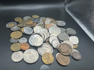 lot 8 image: 1 LB Foreign Coinage, Broad Range of Dates and Nationalities - Approximately 100 Coins