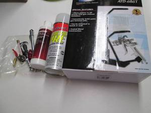 lot 10 image: Air tools and a gravity feed paint ...