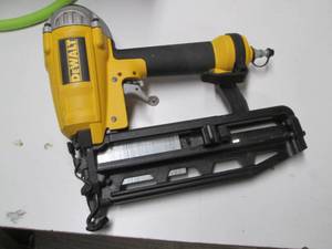 lot 20 image: DeWalt D51257 16 ga. finish nailer...