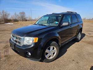 lot 5 image: 2011 Ford Escape - 1 Owner