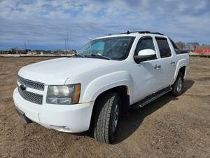 lot 14 image: 2008 Chevy Avalanche