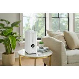 lot 38 image: Lot of Vissani 1.5 Gal. Ultrasonic Humidifier 360 Degree Turning Dual Nozzle Cool Mist for Medium Room in White    Customer Returns See Pictures