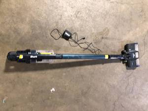 lot 27 image: Shark Pet Pro Bagless Cordless Washable Filter Stick Vacuum for Multisurface, Carpet & HardwoodWood Laminate Surfaces in Blue Used   Customer Returns See Pictures