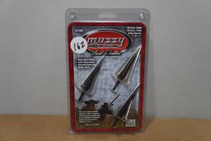 lot 22 image: Muzzy Phantom 150 Gr Broadheads