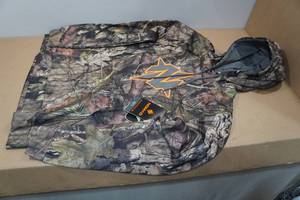 lot 42 image: Nomad Mens Hoodie -Large