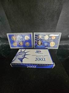 lot 127 image: 2002 Mint Proof Set