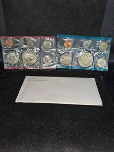 lot 128 image: 1975 Mint Set