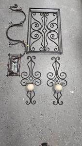 lot 31 image: Decorative Wall Dcor and Sconces