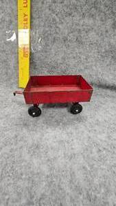 lot 60 image: Ertl Farm Wagon