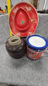 lot 79 image: Vintage Child Cowboy HatLiberty Metal ContainerAlladin Industries