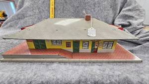 lot 89 image: Marx Toys Gendale Train Station