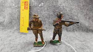 lot 153 image: Vintage Cast Iron Soldiers