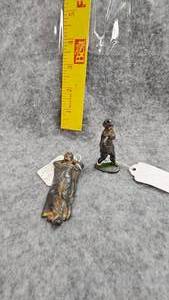 lot 150 image: Vintage Cast Iron Soldiers