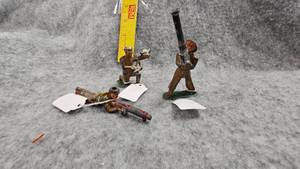 lot 149 image: Vintage Cast Iron Soldiers