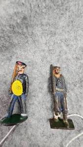 lot 148 image: Vintage Cast Iron Soldiers