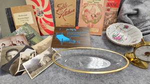 lot 146 image: MN Valley Funerhome Barometer, Dishes, Almanacs and Readers Digest
