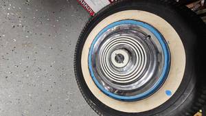 lot 142 image: 1950s Oldsmobile Rubber White Wall Tire and Hub Cap